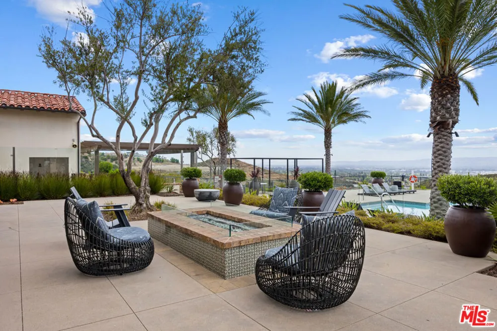 11728 Canoga Avenue Chatsworth, CA 91311