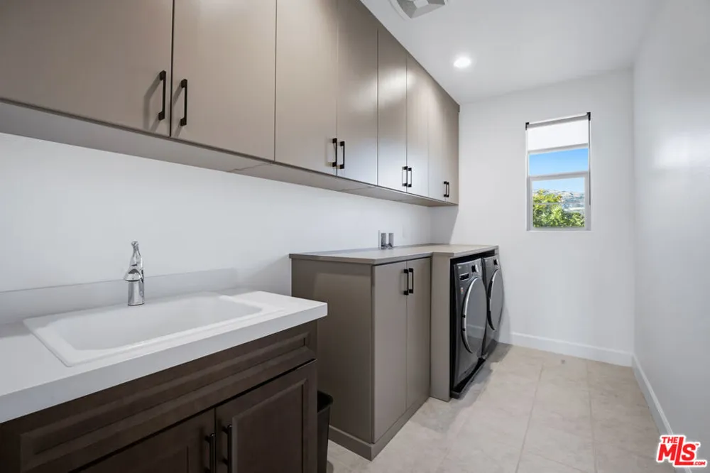 11728 Canoga Avenue Chatsworth, CA 91311