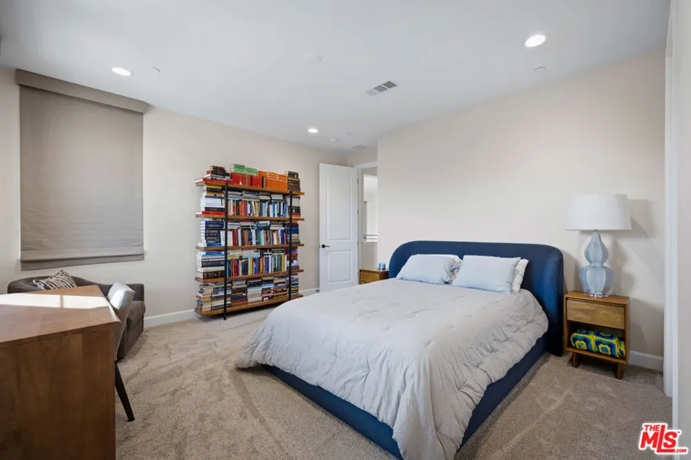 11728 Canoga Avenue Chatsworth, CA 91311