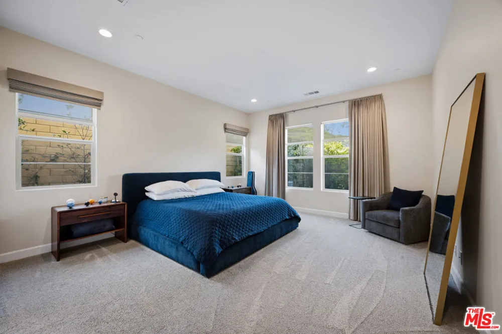 11728 Canoga Avenue Chatsworth, CA 91311