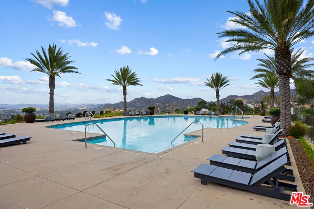11728 Canoga Avenue Chatsworth, CA 91311