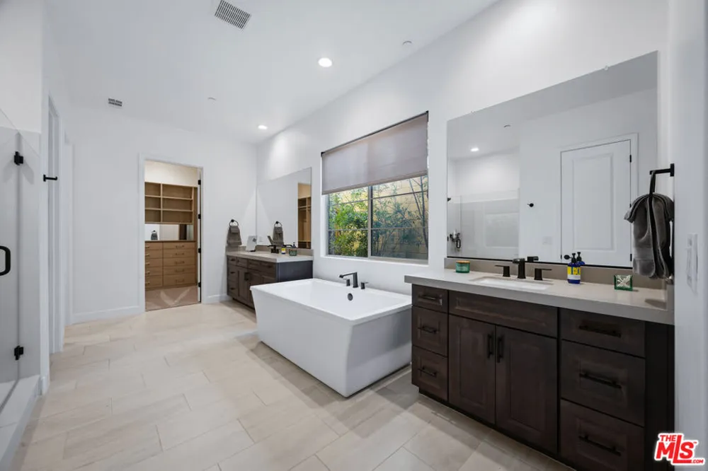 11728 Canoga Avenue Chatsworth, CA 91311