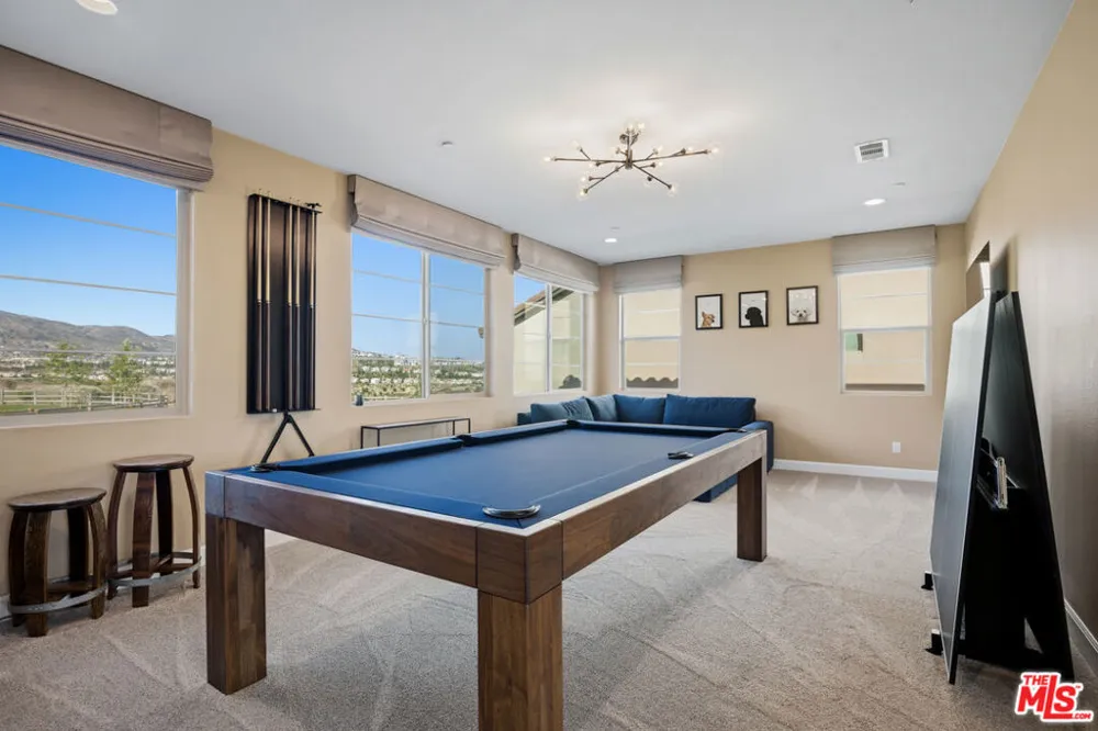 11728 Canoga Avenue Chatsworth, CA 91311
