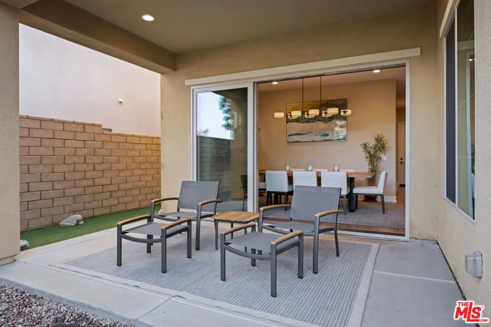 11728 Canoga Avenue Chatsworth, CA 91311