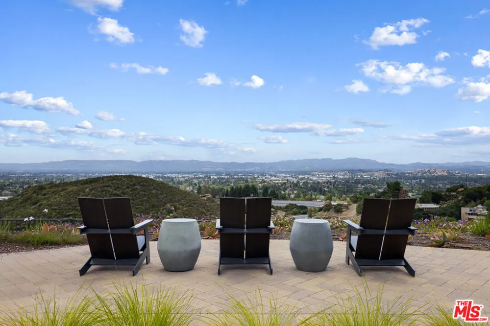 11728 Canoga Avenue Chatsworth, CA 91311