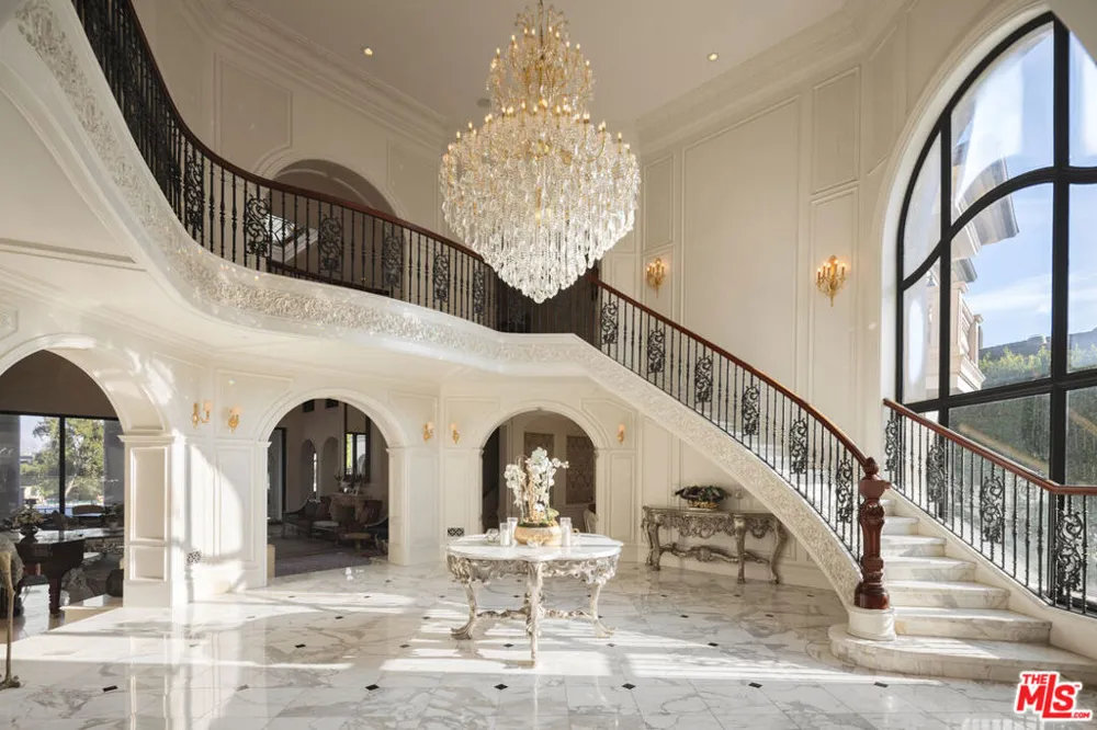 274 Tigertail Road Los Angeles, CA 90049