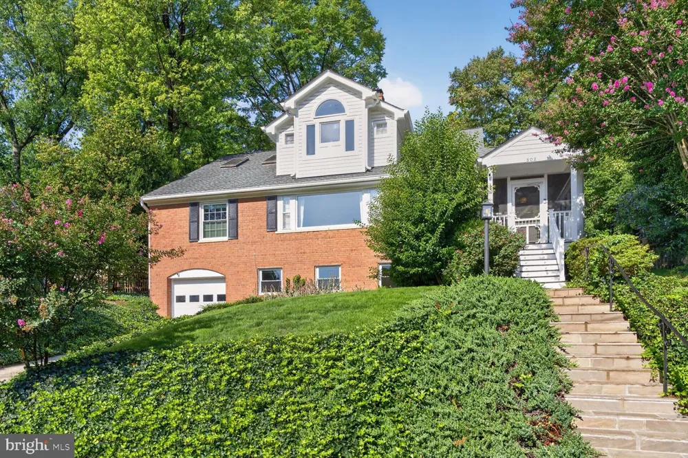 802 PARKWAY TERRACE Alexandria, VA 22302