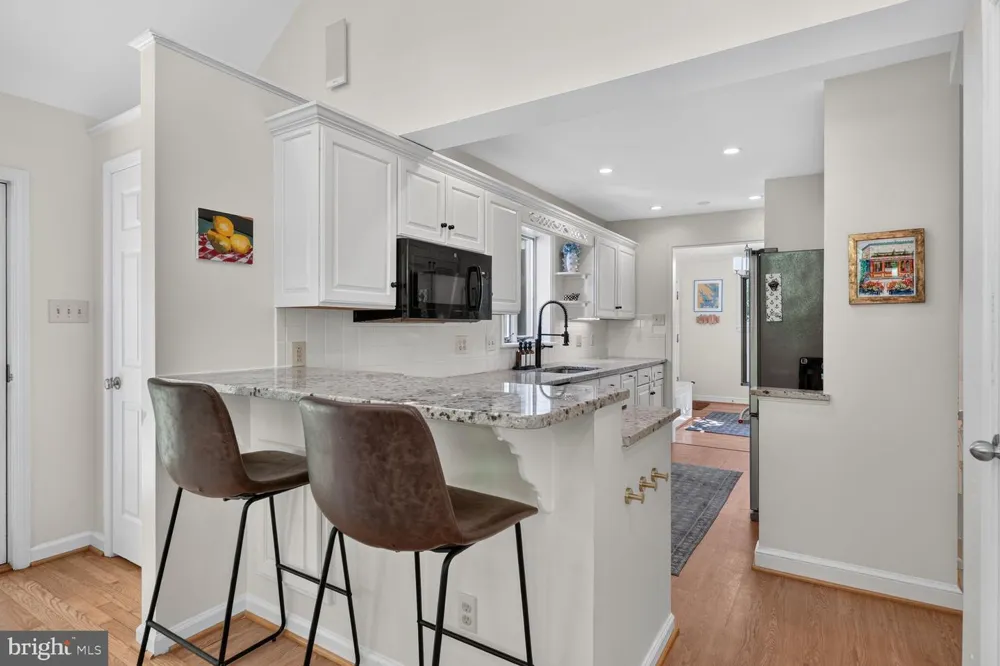 802 PARKWAY TERRACE Alexandria, VA 22302