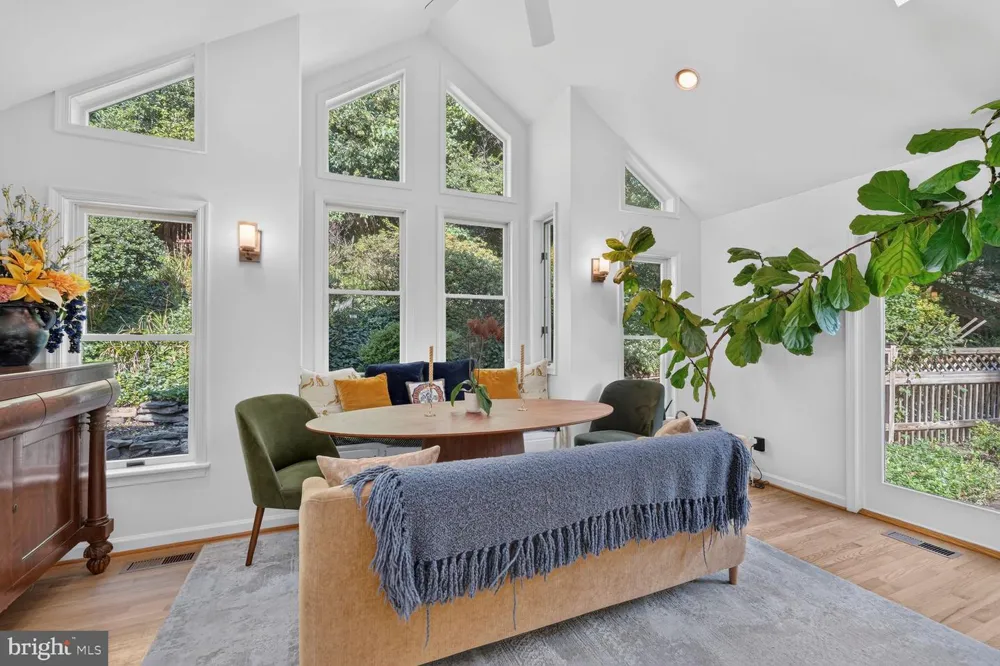 802 PARKWAY TERRACE Alexandria, VA 22302