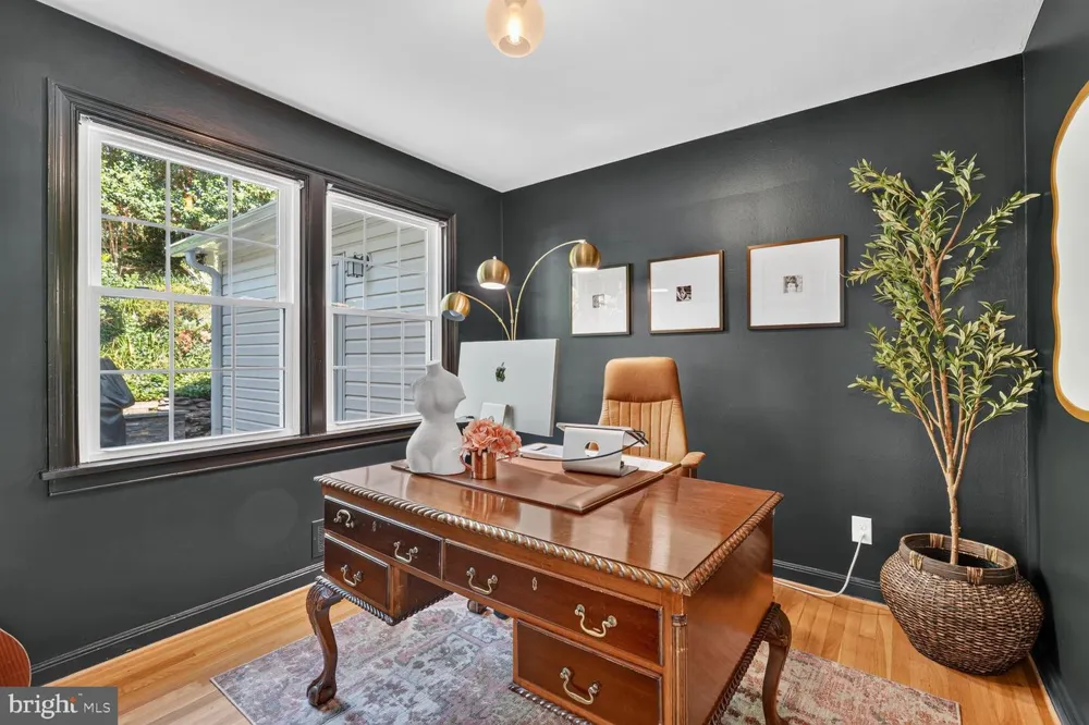 802 PARKWAY TERRACE Alexandria, VA 22302