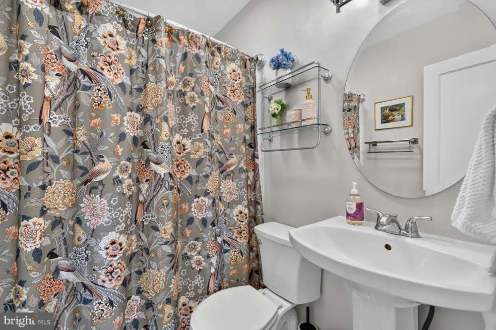 802 PARKWAY TERRACE Alexandria, VA 22302