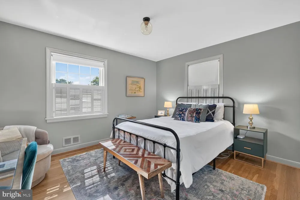 802 PARKWAY TERRACE Alexandria, VA 22302