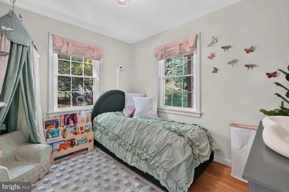 802 PARKWAY TERRACE Alexandria, VA 22302
