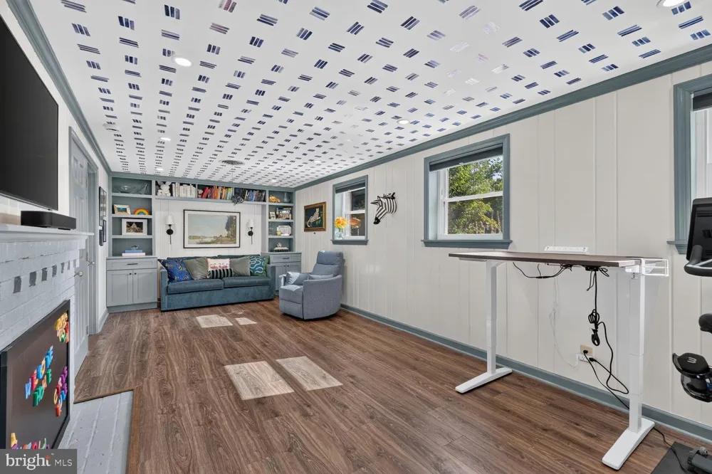802 PARKWAY TERRACE Alexandria, VA 22302
