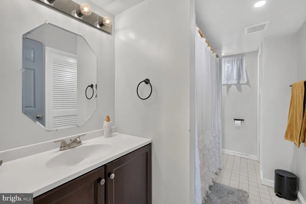 802 PARKWAY TERRACE Alexandria, VA 22302