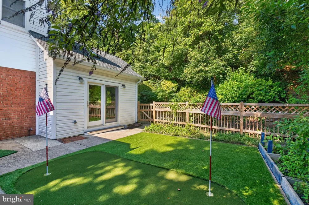 802 PARKWAY TERRACE Alexandria, VA 22302