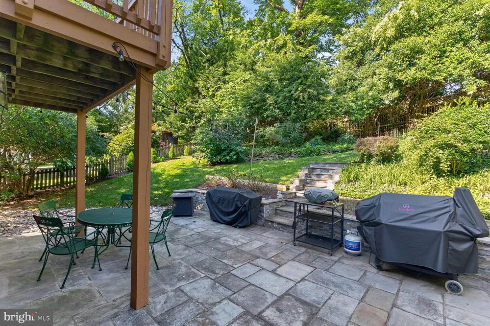 802 PARKWAY TERRACE Alexandria, VA 22302