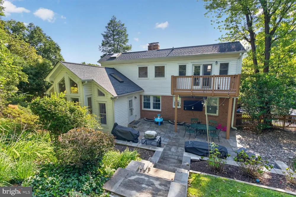 802 PARKWAY TERRACE Alexandria, VA 22302