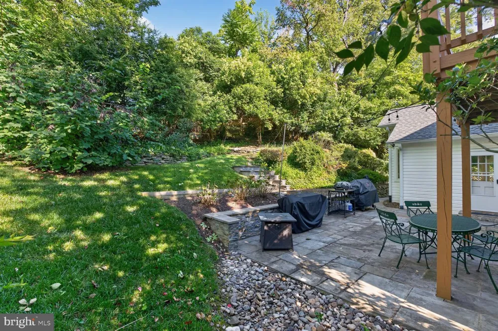 802 PARKWAY TERRACE Alexandria, VA 22302