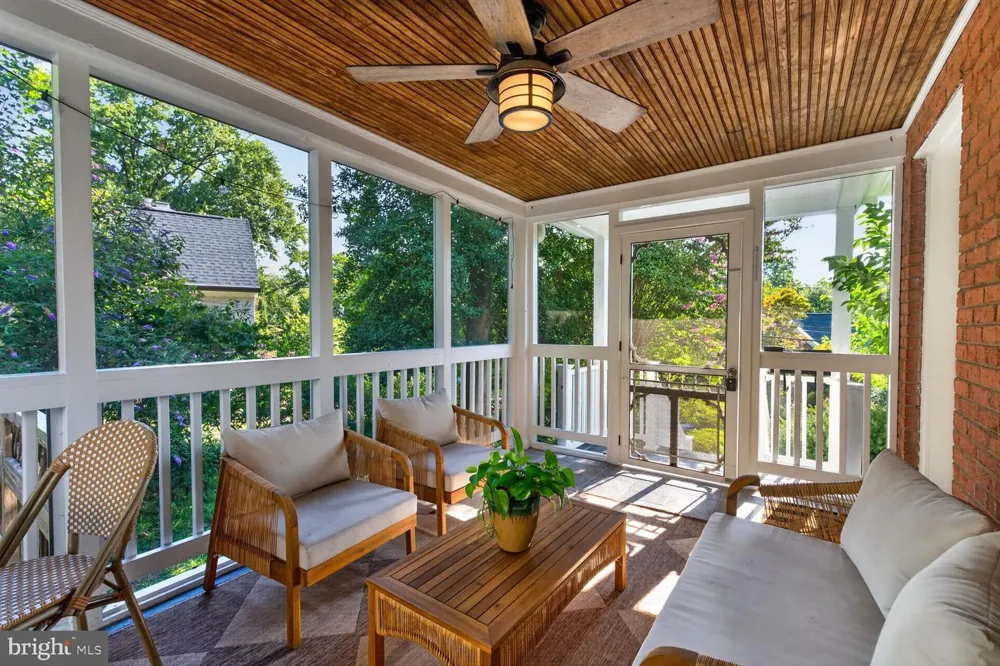 802 PARKWAY TERRACE Alexandria, VA 22302