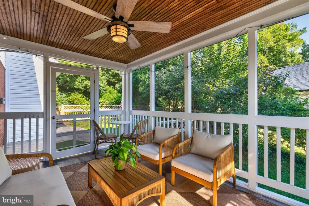 802 PARKWAY TERRACE Alexandria, VA 22302