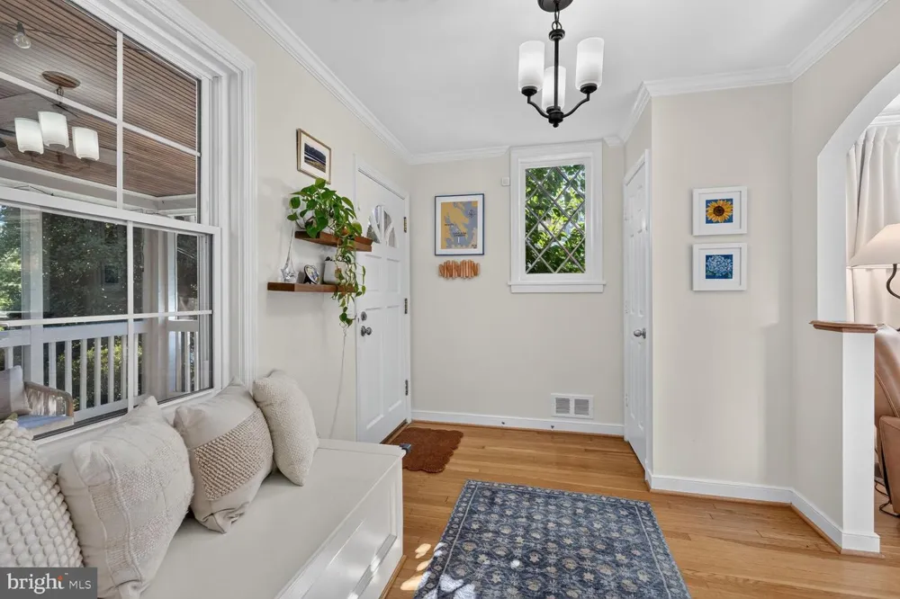 802 PARKWAY TERRACE Alexandria, VA 22302