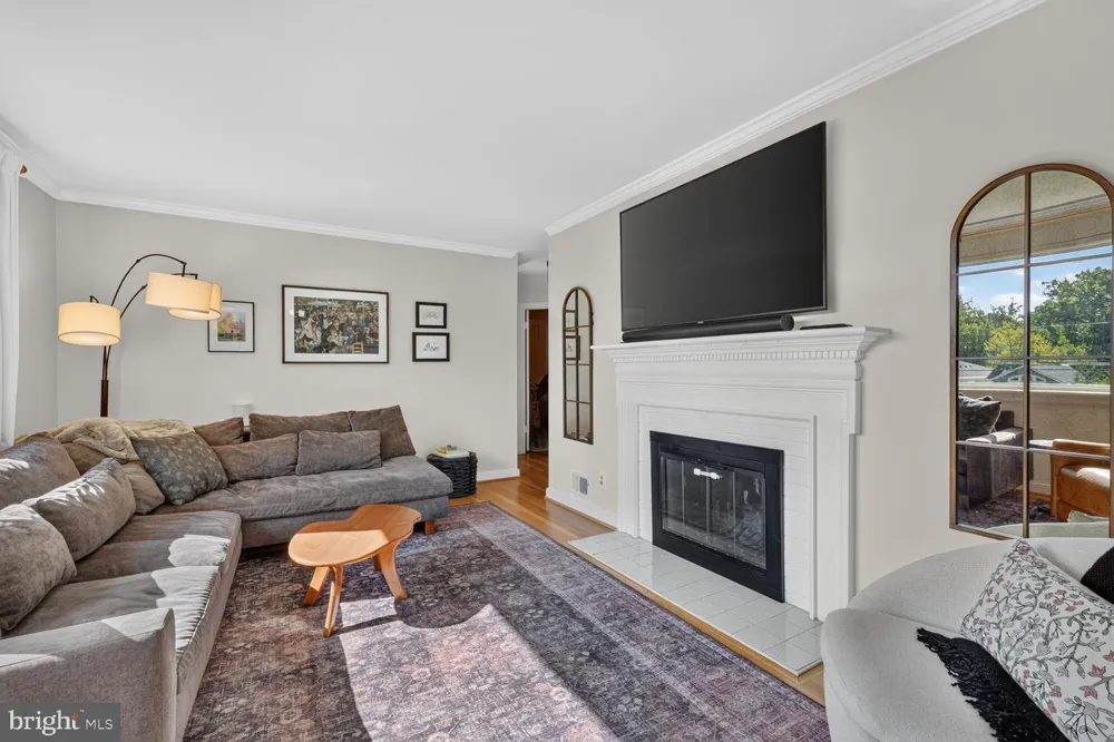 802 PARKWAY TERRACE Alexandria, VA 22302