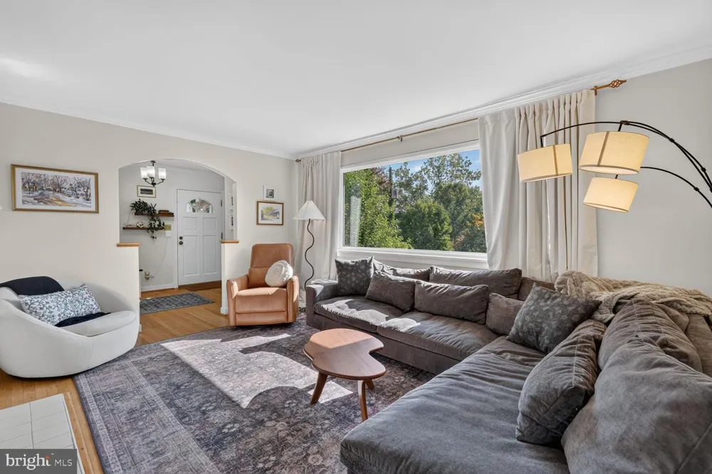 802 PARKWAY TERRACE Alexandria, VA 22302