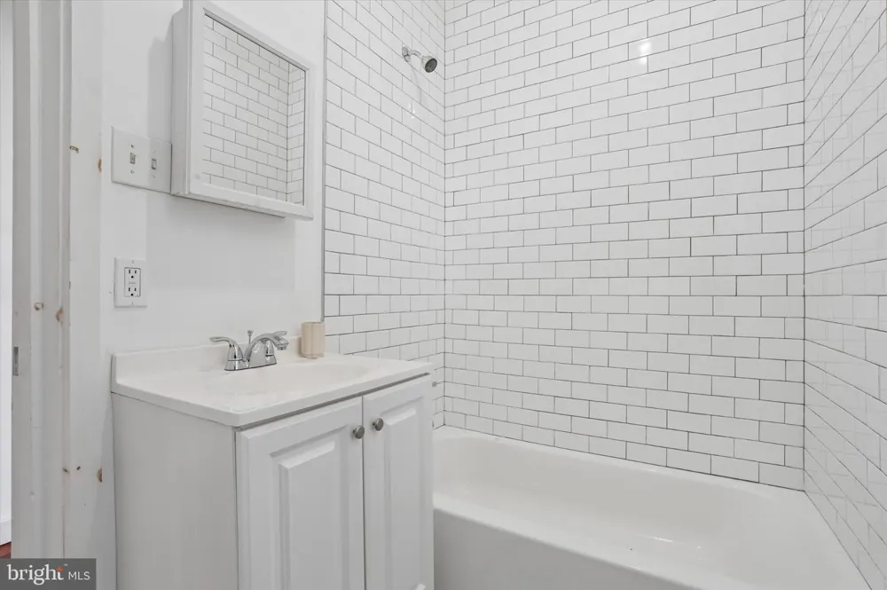 2208 E DICKINSON STREET Philadelphia, PA 19146