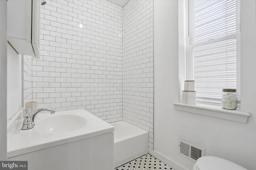 2208 E DICKINSON STREET Philadelphia, PA 19146