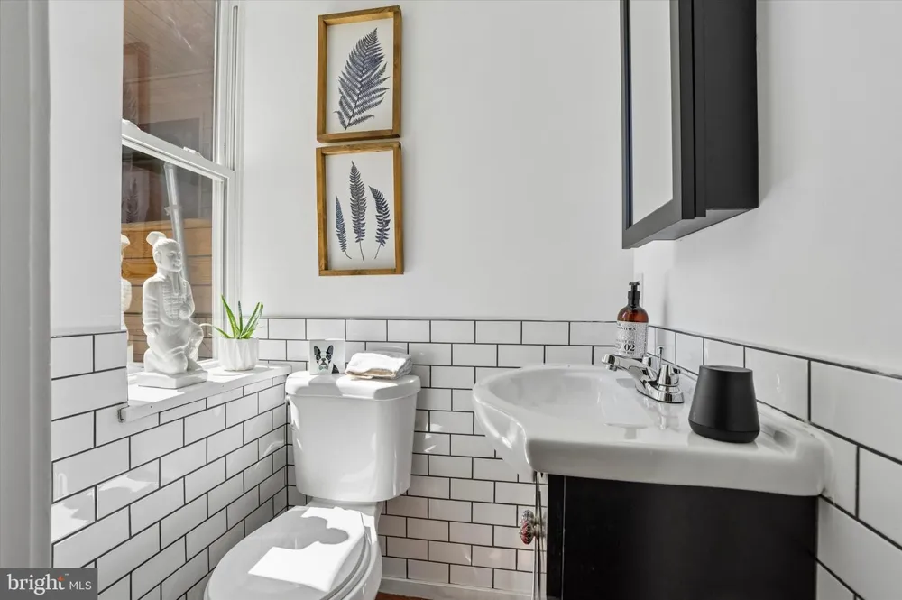 2208 E DICKINSON STREET Philadelphia, PA 19146
