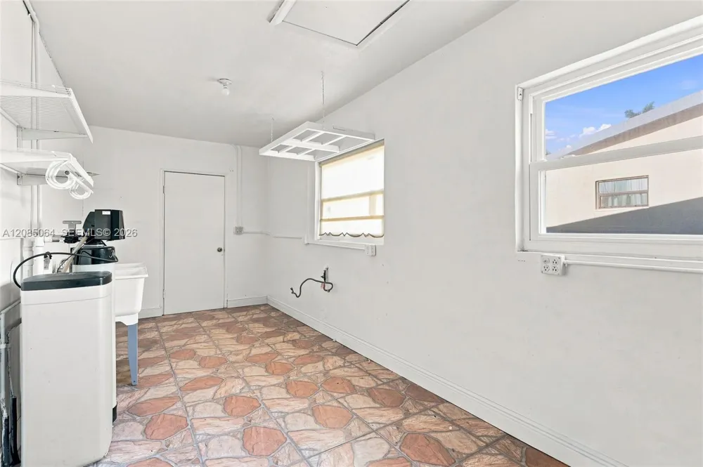 7470 NW 21st Ct Sunrise, FL 33313