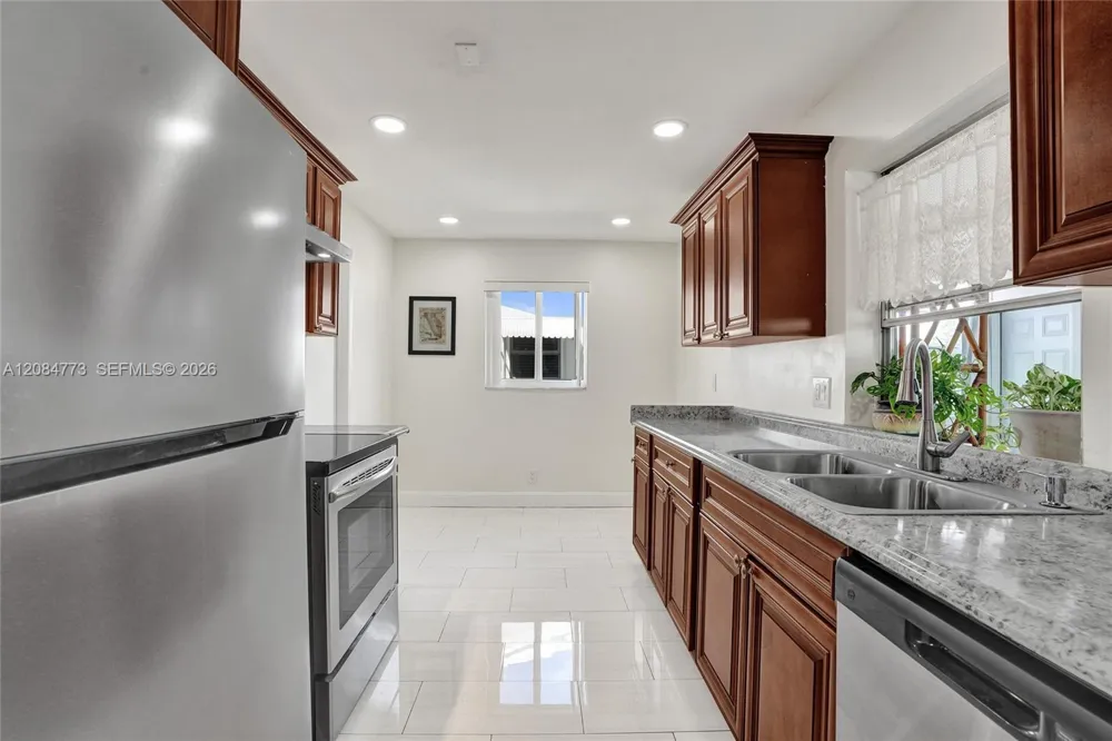 2083 SW 13th Ave Boynton Beach, FL 33426