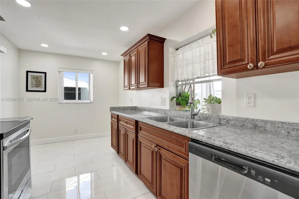 2083 SW 13th Ave Boynton Beach, FL 33426
