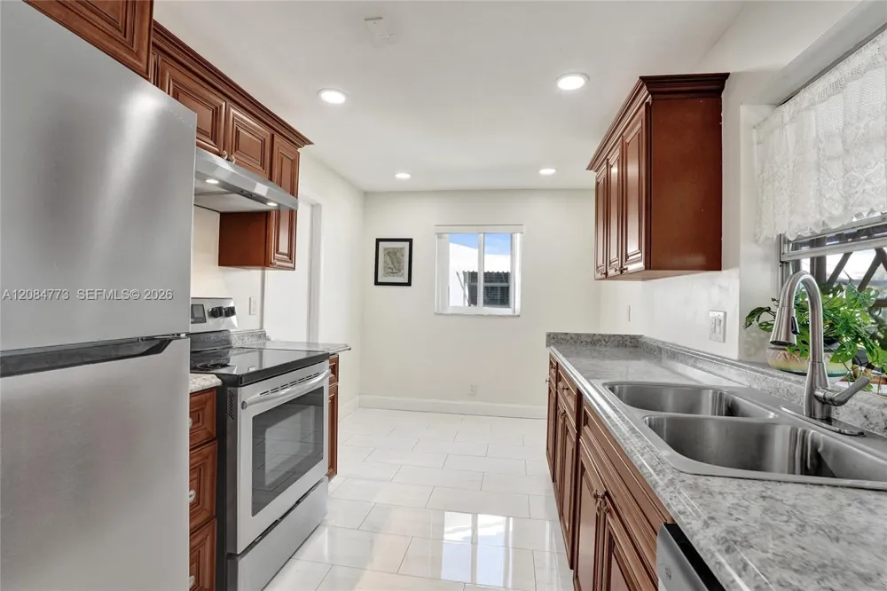 2083 SW 13th Ave Boynton Beach, FL 33426