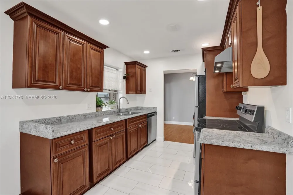 2083 SW 13th Ave Boynton Beach, FL 33426