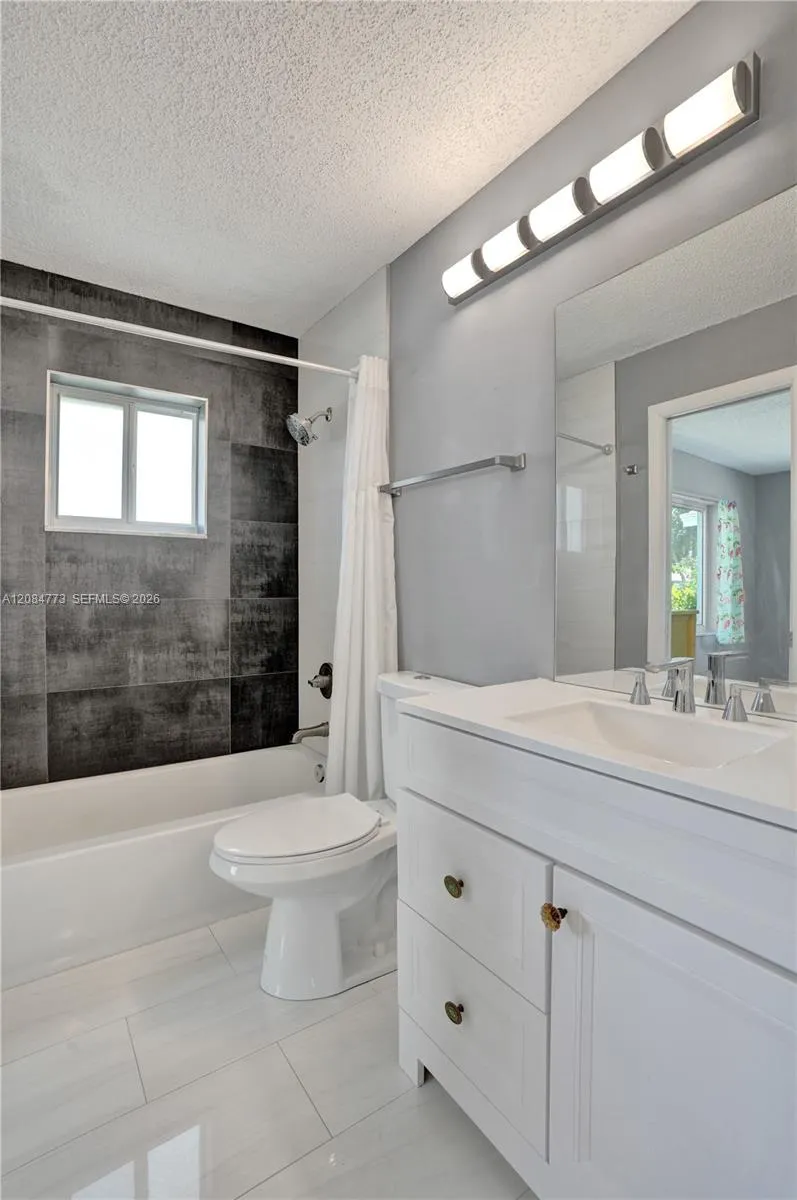 2083 SW 13th Ave Boynton Beach, FL 33426