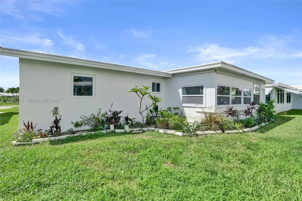 2083 SW 13th Ave Boynton Beach, FL 33426