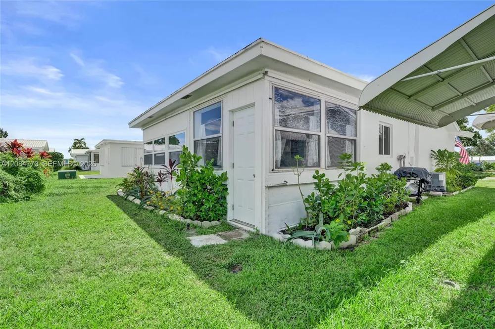 2083 SW 13th Ave Boynton Beach, FL 33426