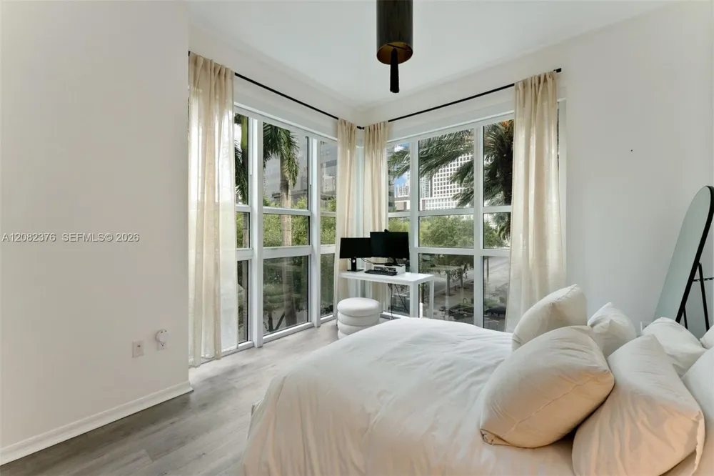 951 Brickell Ave #201 Miami, FL 33131