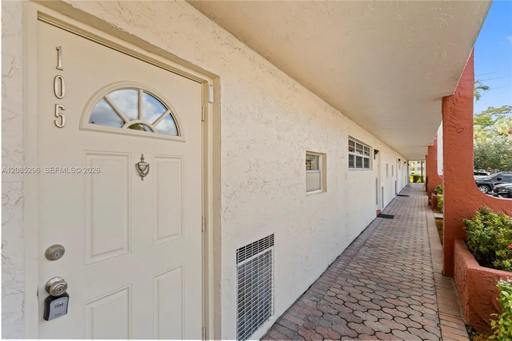 691 S Hollybrook Dr #26-105 Pembroke Pines, FL 33025