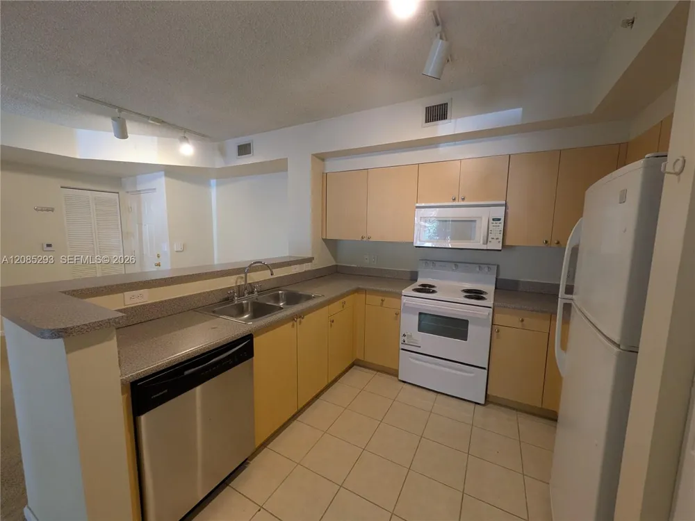 8060 Nob Hill Rd #101 Tamarac, FL 33321