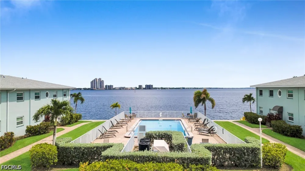 Key Drive #4 North Fort Myers, FL 33903
