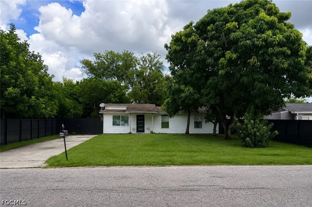 Valley Drive Lehigh Acres, FL 33936
