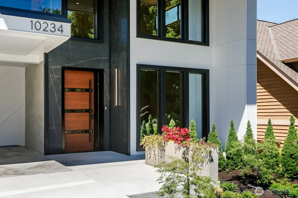 10234 NE 20th Place Bellevue, WA 98004