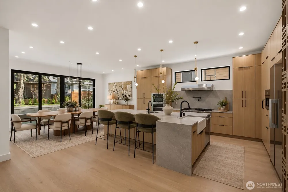 10234 NE 20th Place Bellevue, WA 98004