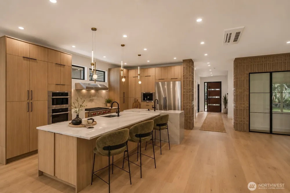 10234 NE 20th Place Bellevue, WA 98004