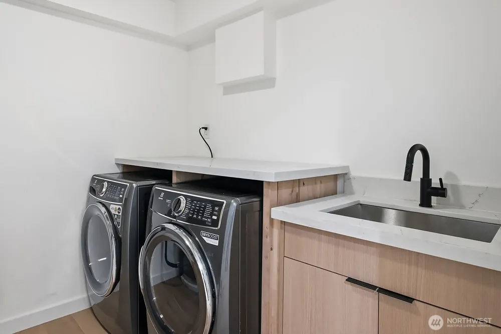 10234 NE 20th Place Bellevue, WA 98004