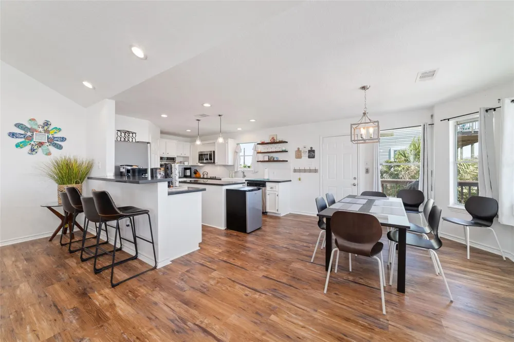 18506 E De Vaca Galveston, TX 77554