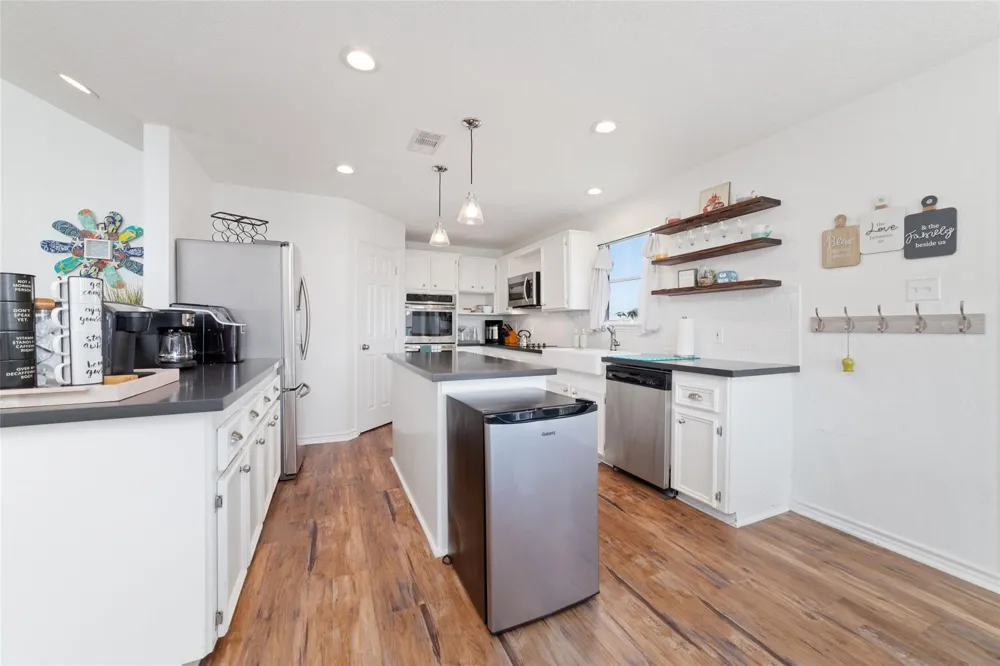 18506 E De Vaca Galveston, TX 77554